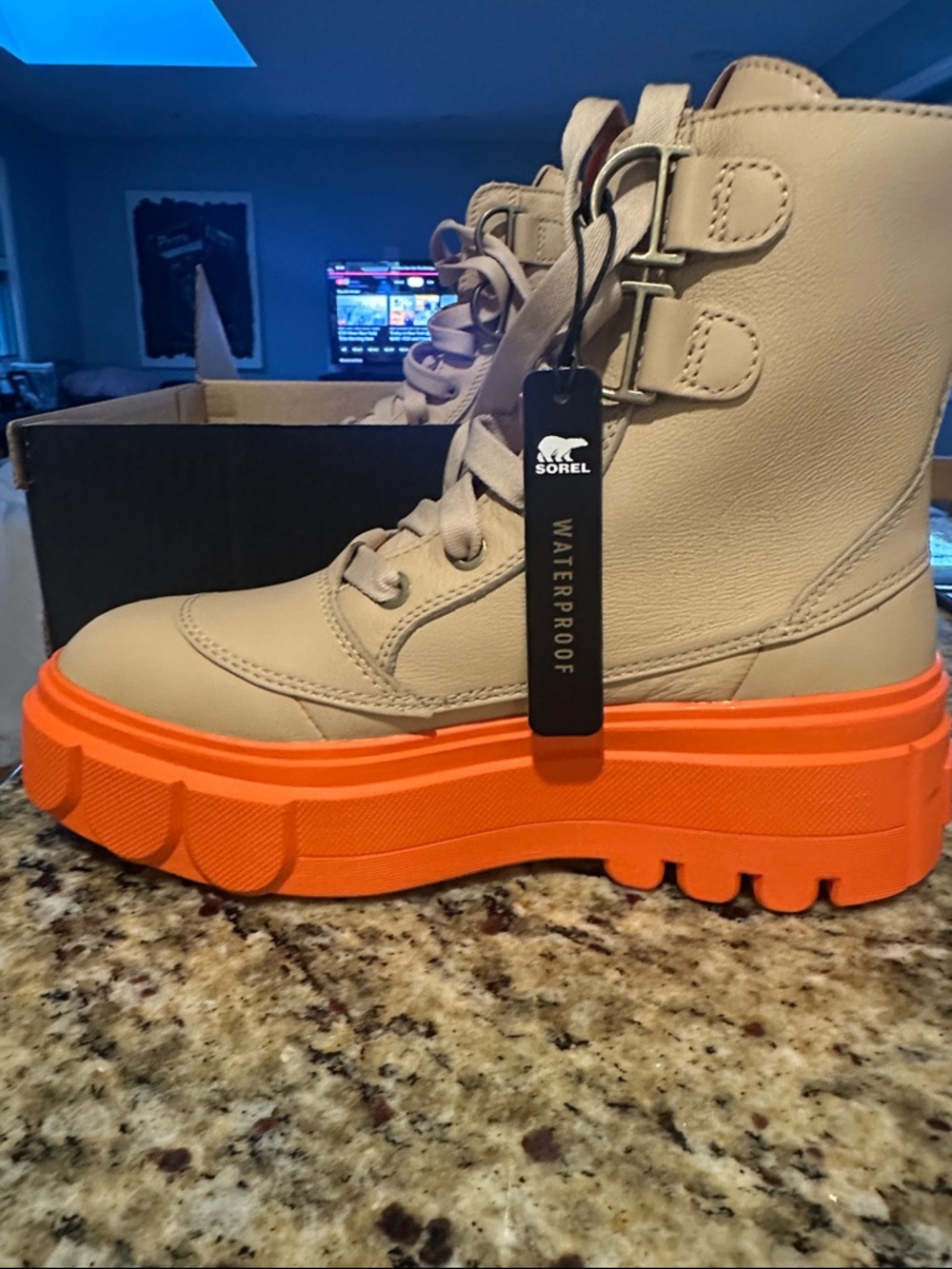 Sorel Women’s Beige Boot with Bright Orange Platform Sole - Picture 5 of 5